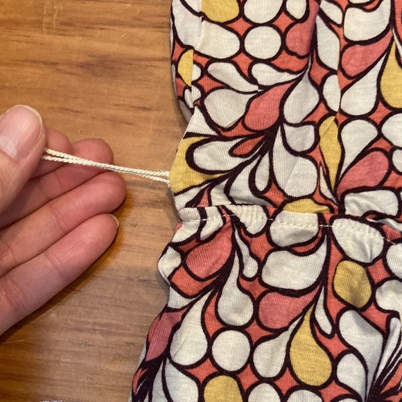 LEFT OF CENTER S Modern Teardrop Printed Sleeveless Blouse - Picture 5 of 6